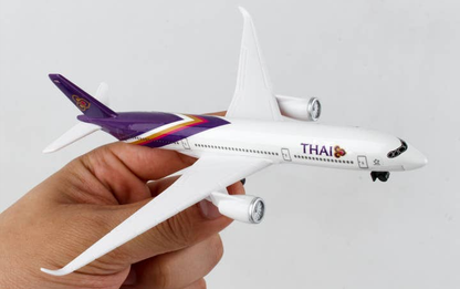 Daron Officially Licensed Thia Airways Single Die-Cast Plane