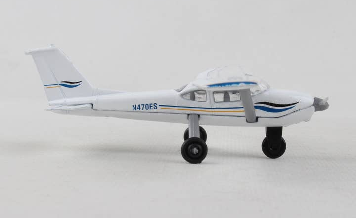 Daron Runway24 Cessna 172 Die-Cast Plane (no runway section)